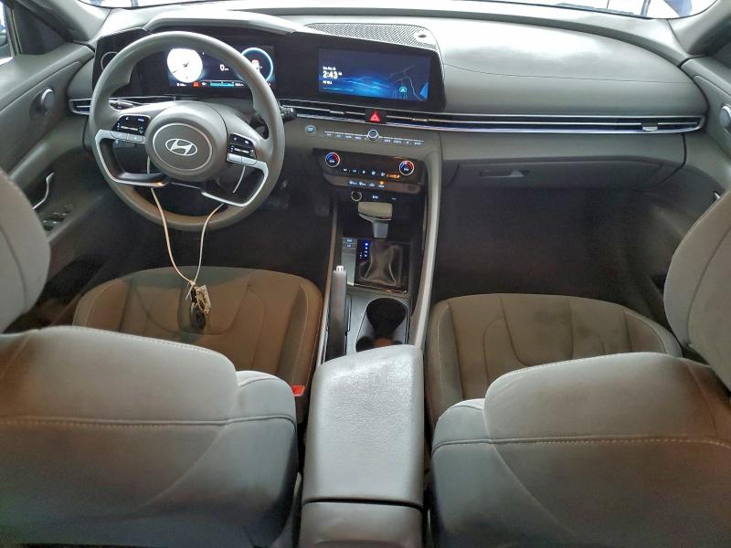 Фото 8 - HYUNDAI ELANTRA