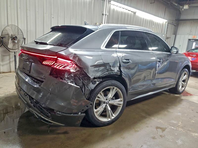 Фото 3 - AUDI Q8