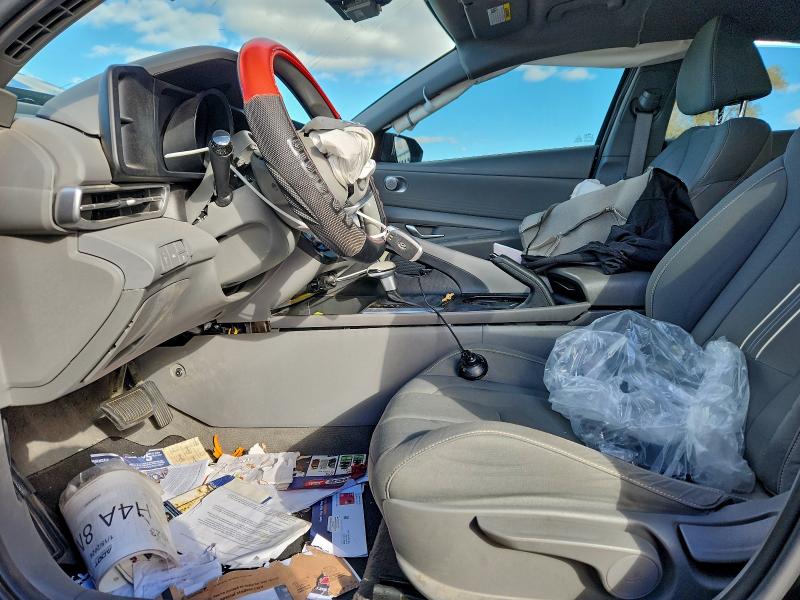 Фото 7 - HYUNDAI ELANTRA