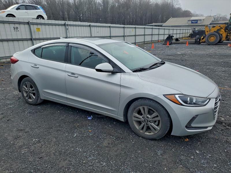 Фото 4 - HYUNDAI ELANTRA