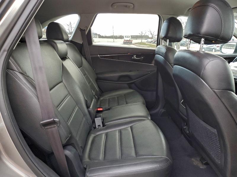 Фото 11 - KIA SORENTO