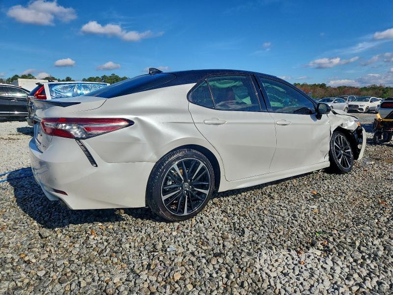 Фото 3 - TOYOTA CAMRY