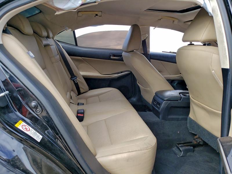 Фото 10 - LEXUS IS