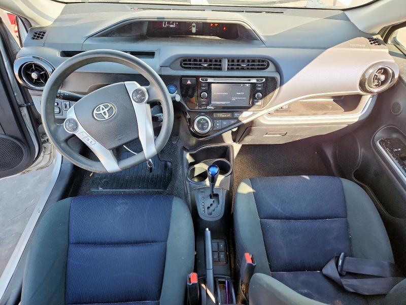 Фото 8 - TOYOTA PRIUS