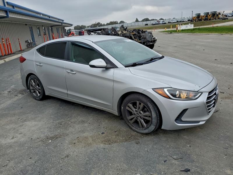 Фото 4 - HYUNDAI ELANTRA