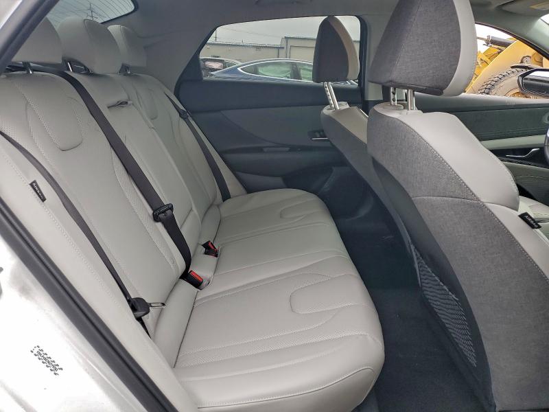 Фото 10 - HYUNDAI ELANTRA