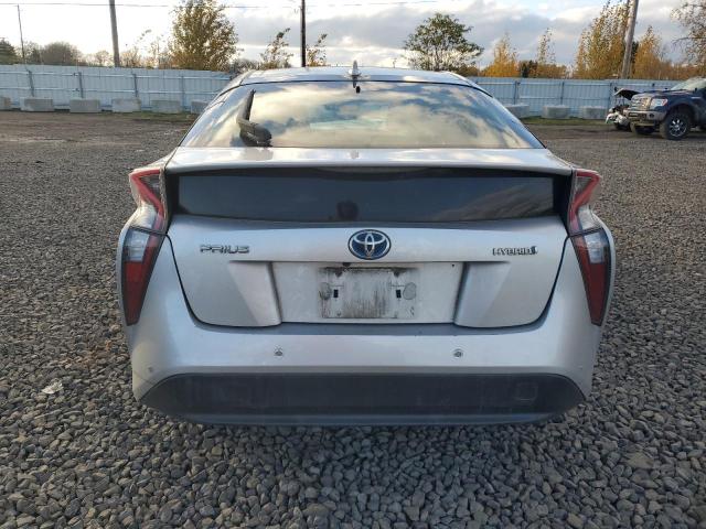 Фото 6 - TOYOTA PRIUS