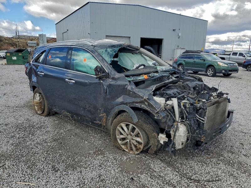 Фото 4 - KIA SORENTO