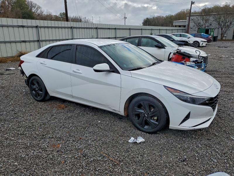 Фото 4 - HYUNDAI ELANTRA