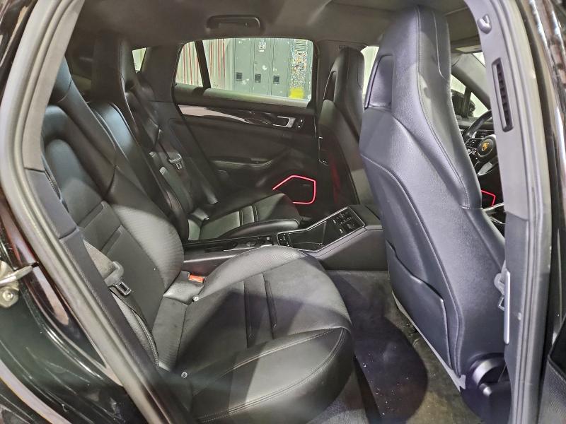 Фото 10 - PORSCHE PANAMERA