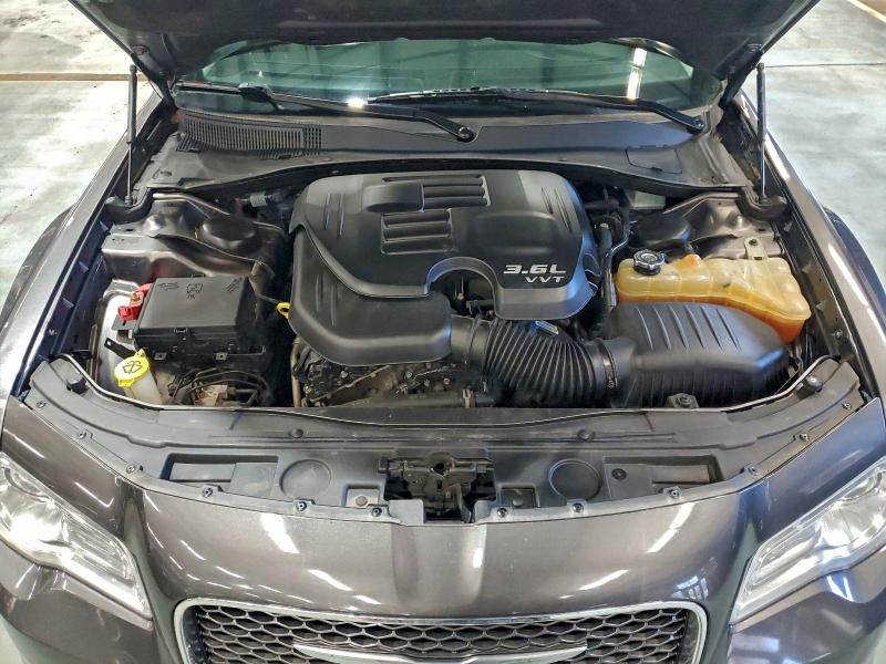 Фото 11 - CHRYSLER 300