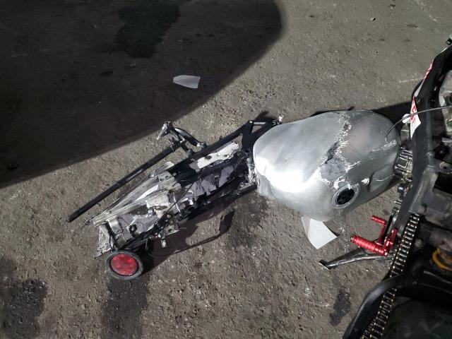 Фото 9 - SUZUKI GSXR1000