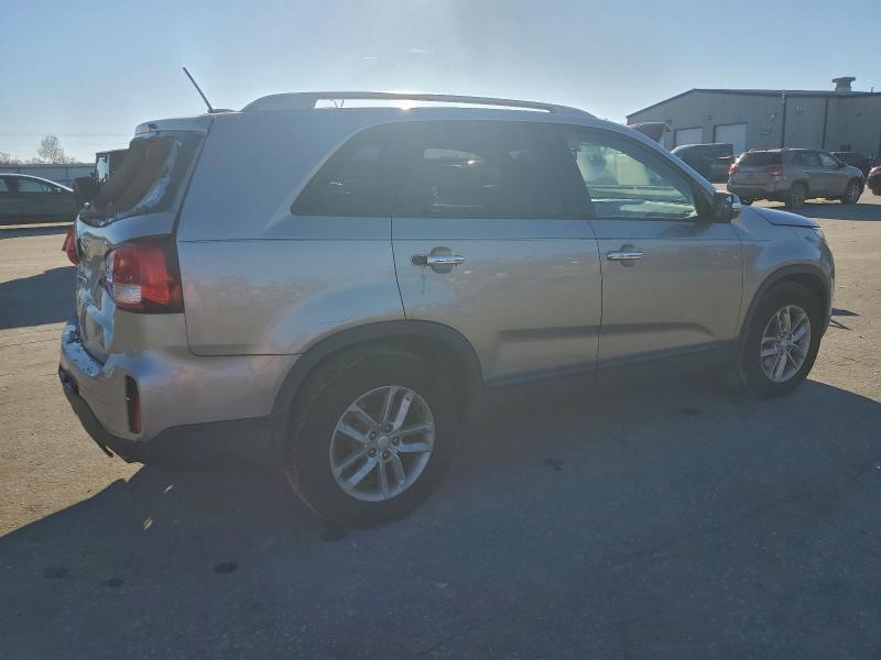Фото 3 - KIA SORENTO