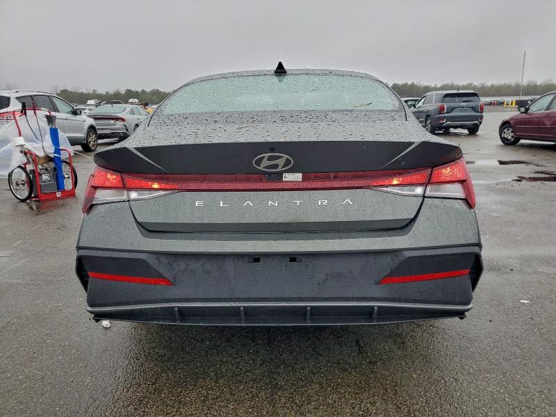 Фото 6 - HYUNDAI ELANTRA