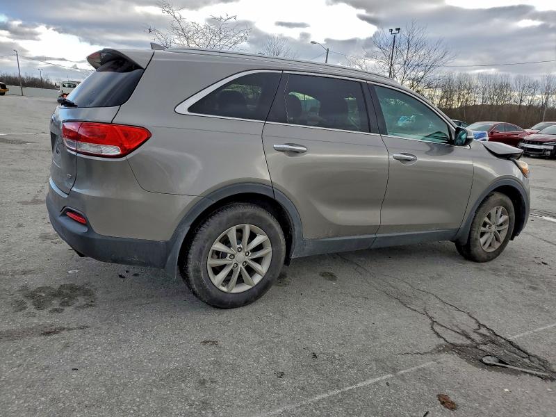 Фото 3 - KIA SORENTO