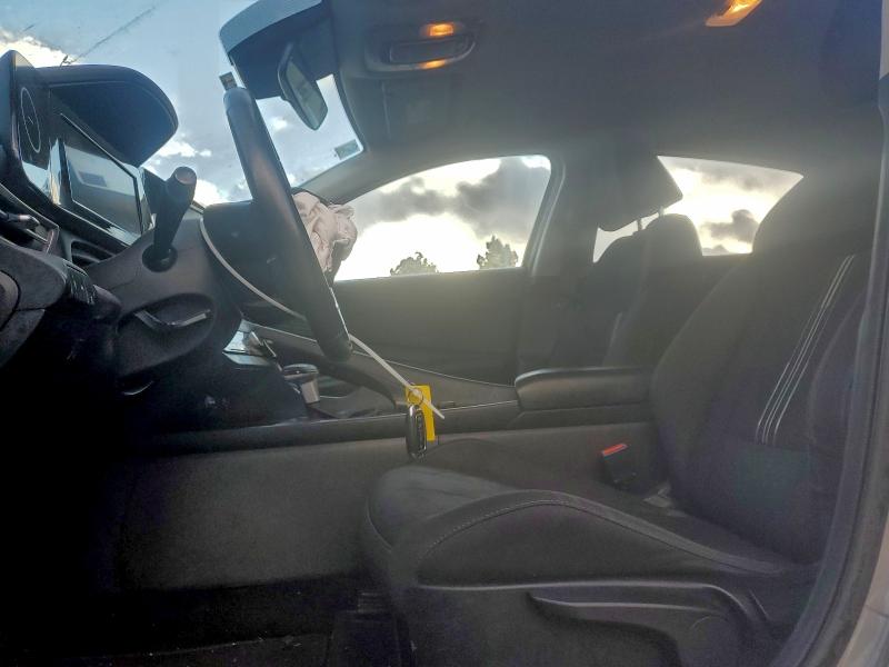 Фото 7 - HYUNDAI ELANTRA