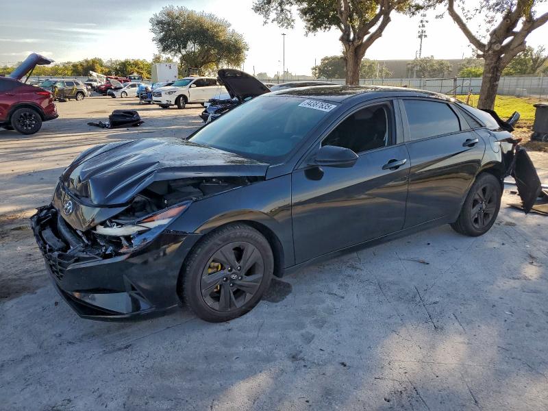 Фото 1 - HYUNDAI ELANTRA