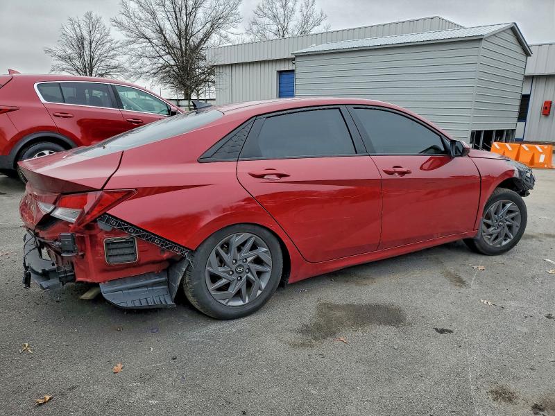 Фото 3 - HYUNDAI ELANTRA