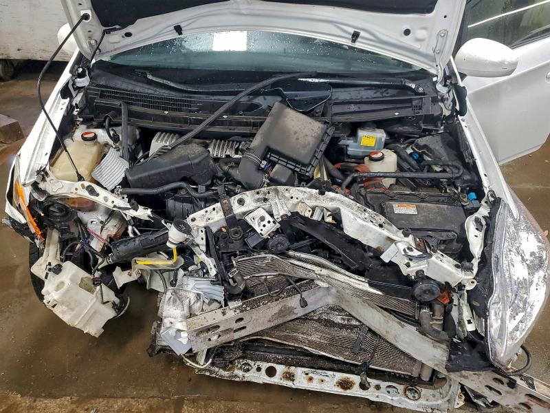 Фото 11 - TOYOTA PRIUS