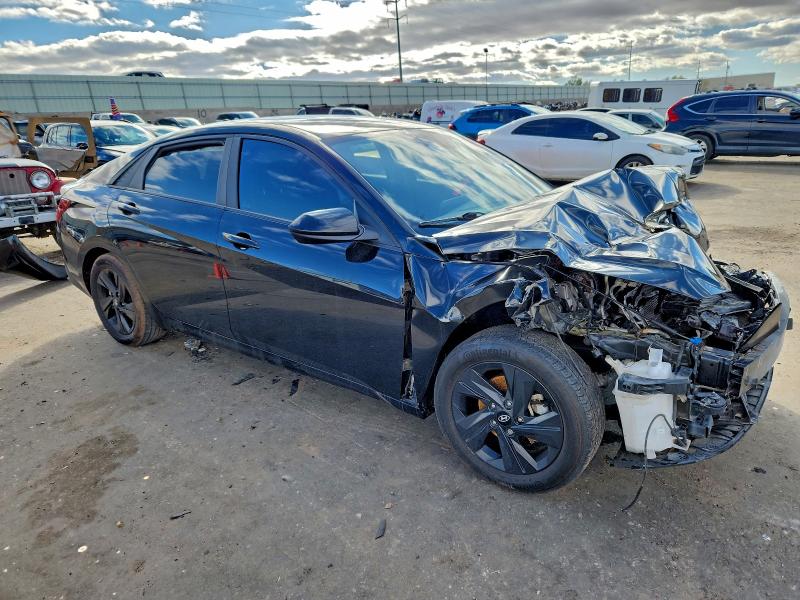 Фото 4 - HYUNDAI ELANTRA