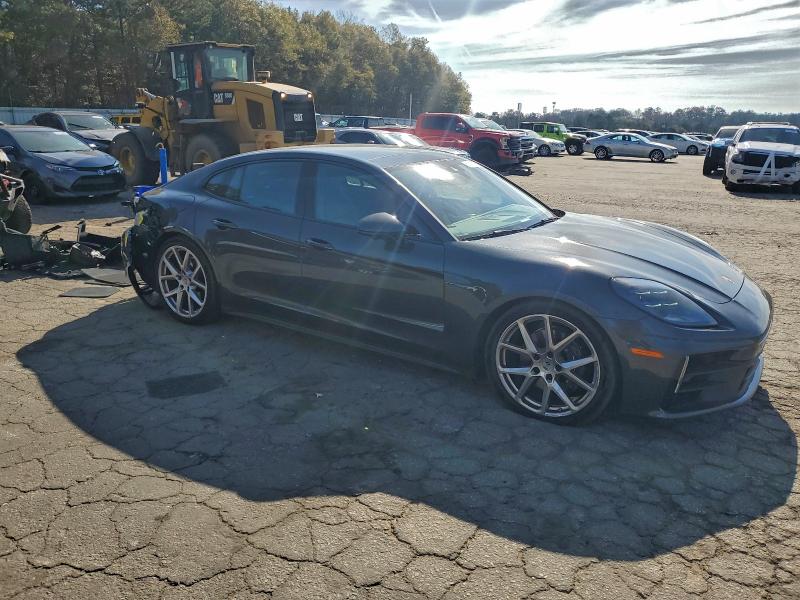 Фото 4 - PORSCHE PANAMERA