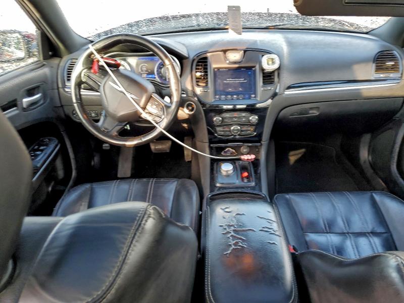 Фото 8 - CHRYSLER 300