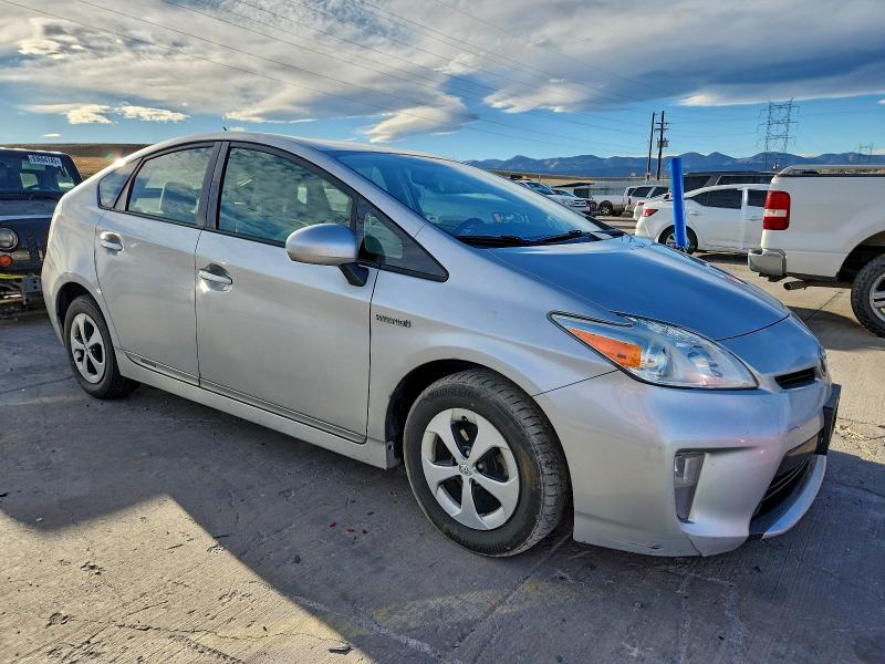 Фото 4 - TOYOTA PRIUS