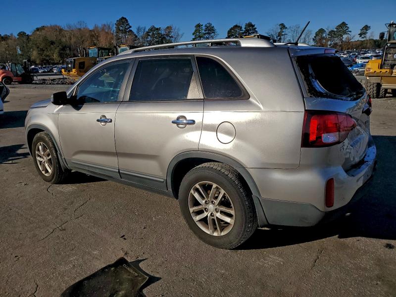 Фото 2 - KIA SORENTO