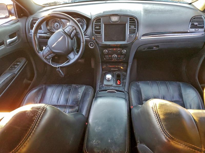 Фото 8 - CHRYSLER 300