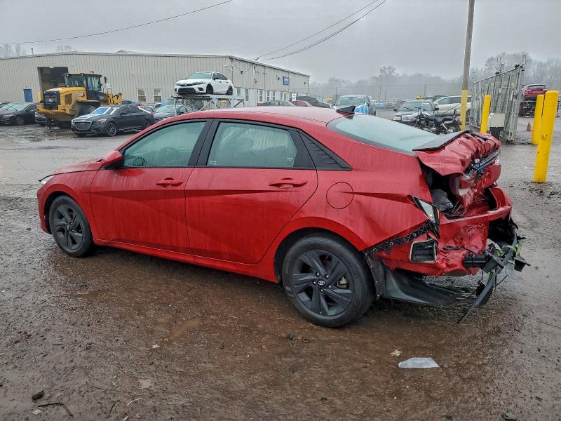 Фото 2 - HYUNDAI ELANTRA