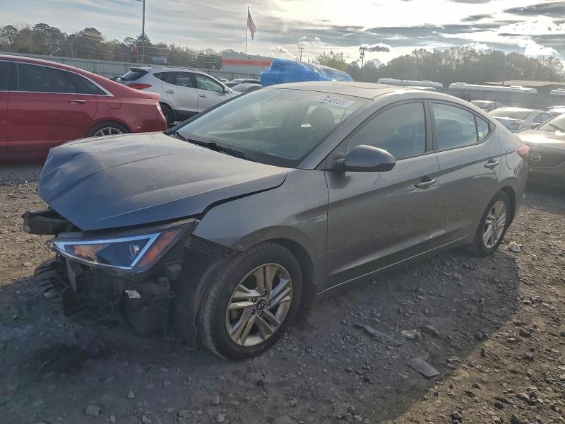 Фото 1 - HYUNDAI ELANTRA