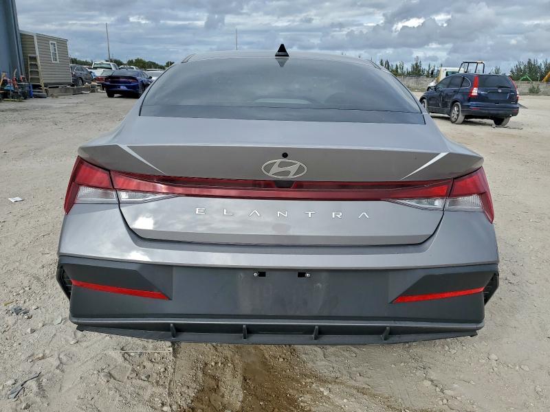 Фото 6 - HYUNDAI ELANTRA