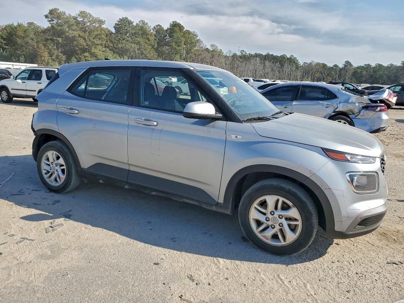 Фото 4 - HYUNDAI VENUE