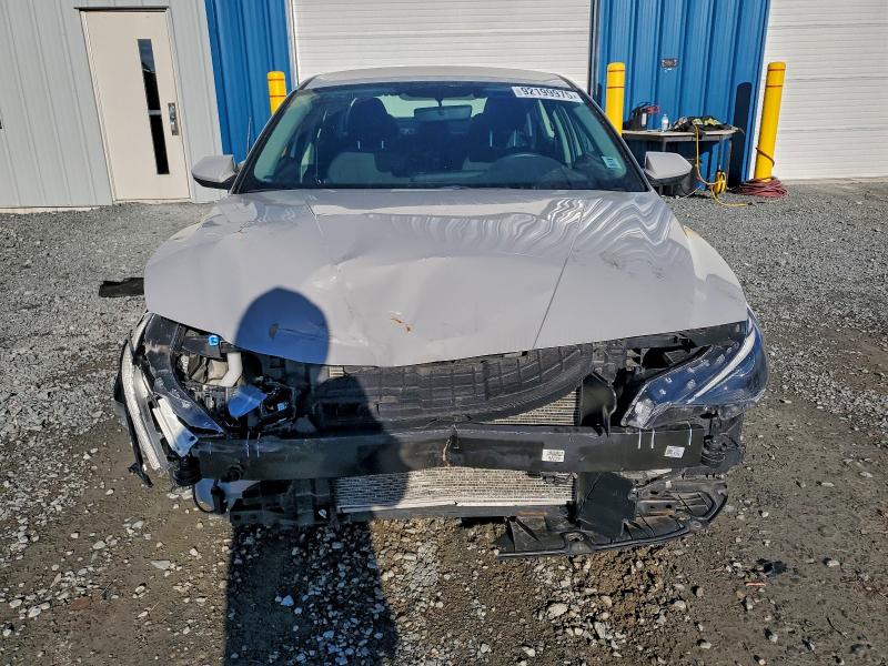 Фото 5 - HYUNDAI ELANTRA