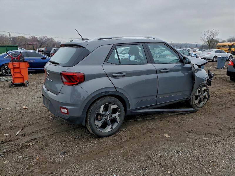 Фото 3 - HYUNDAI VENUE