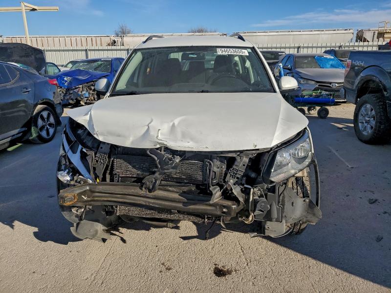 VOLKSWAGEN TIGUAN LIM 2018 VIN WVGAV7AX6JK004369