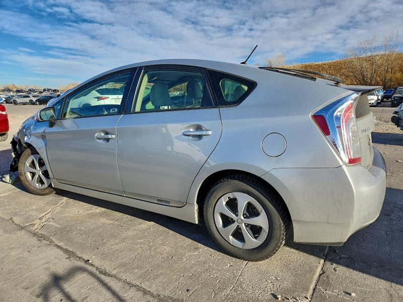 Фото 2 - TOYOTA PRIUS