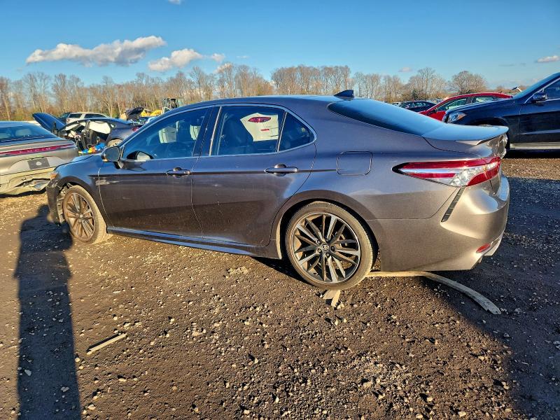 Фото 2 - TOYOTA CAMRY