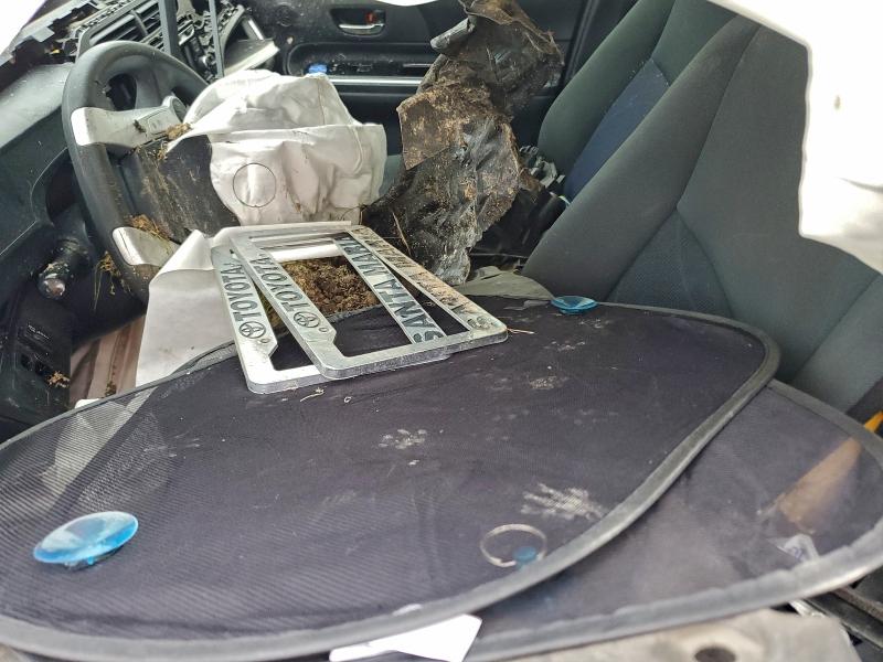 Фото 7 - TOYOTA PRIUS