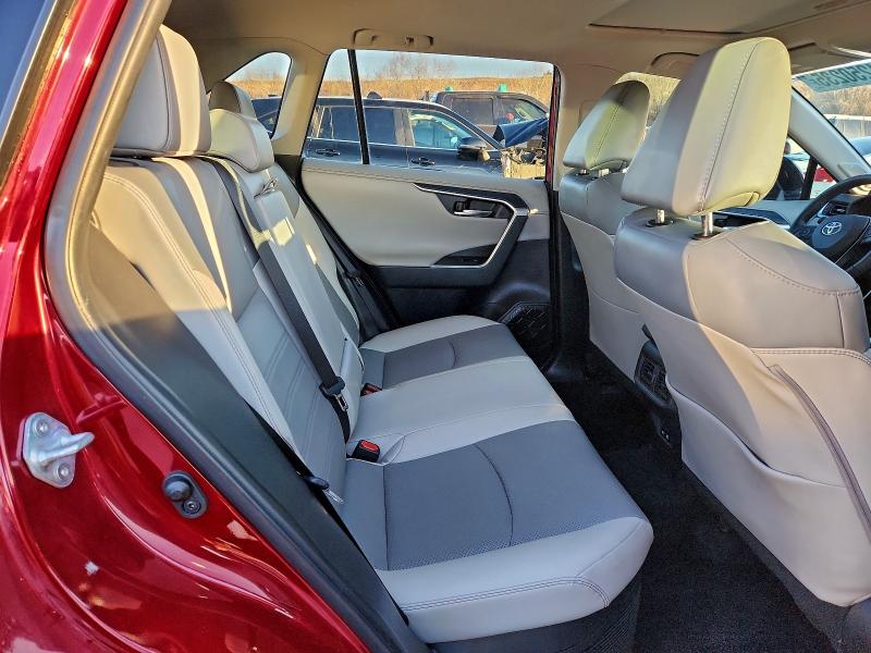 Фото 11 - TOYOTA RAV4