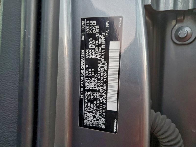 Фото 13 - VOLVO XC40