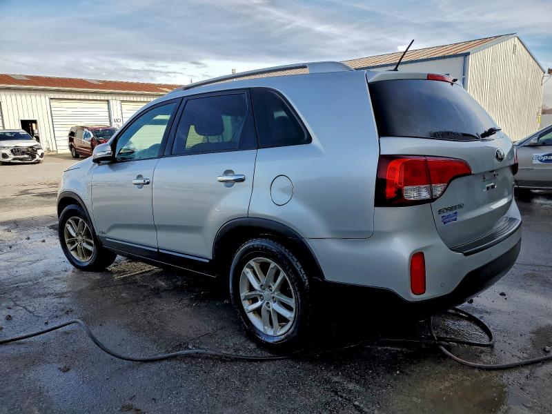 Фото 2 - KIA SORENTO