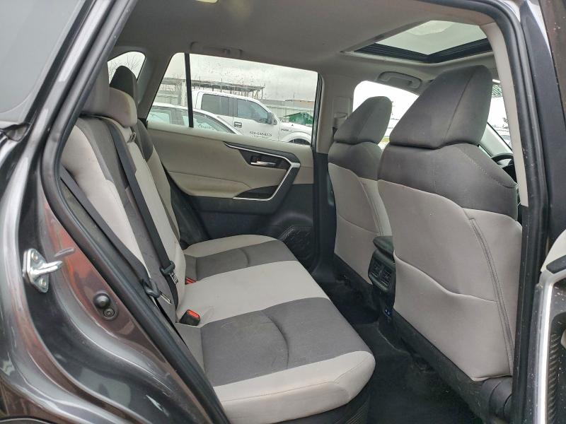 Фото 11 - TOYOTA RAV4