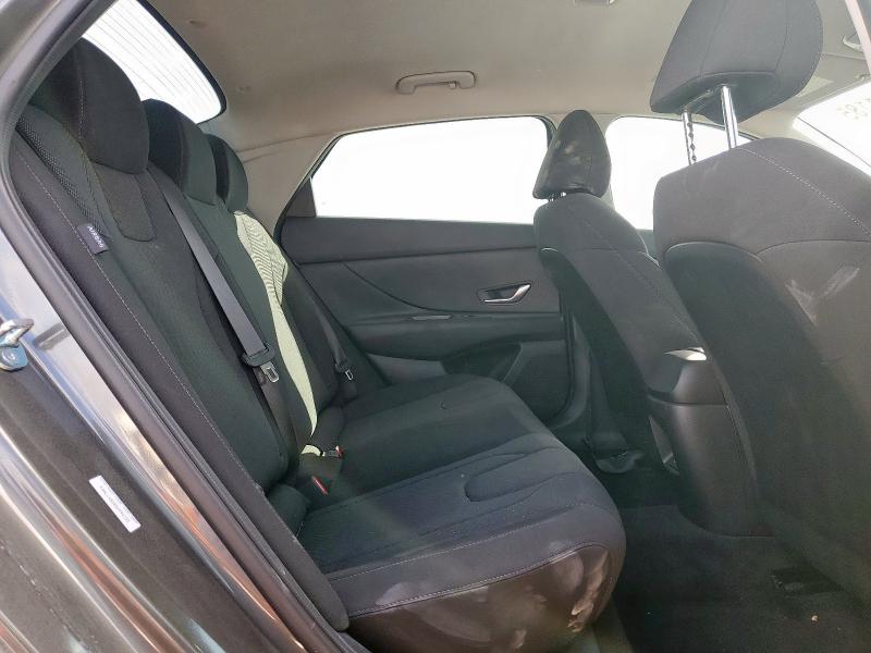 Фото 10 - HYUNDAI ELANTRA