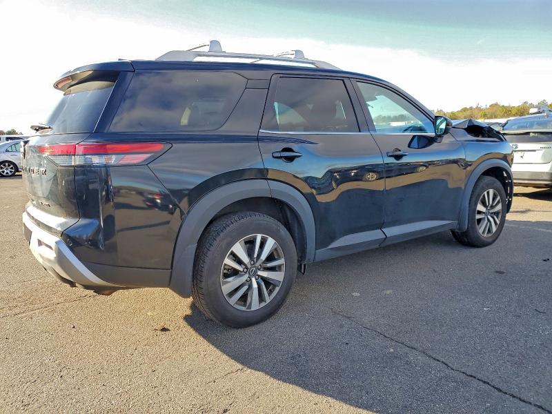 Фото 3 - NISSAN PATHFINDER