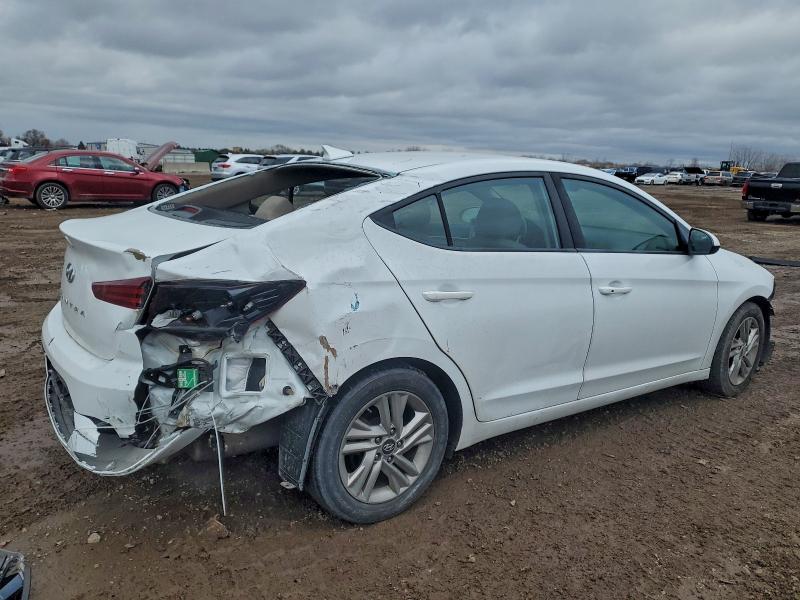 Фото 3 - HYUNDAI ELANTRA