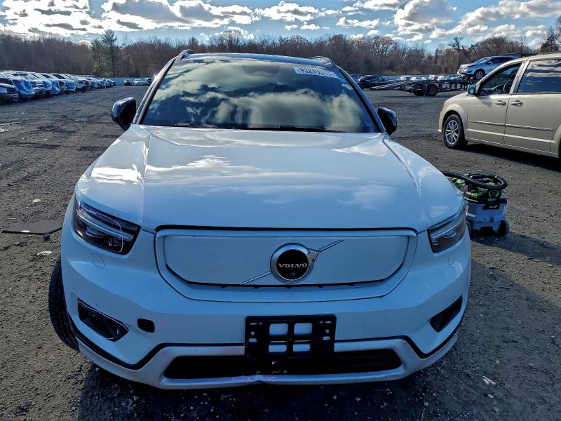 Фото 5 - VOLVO XC40