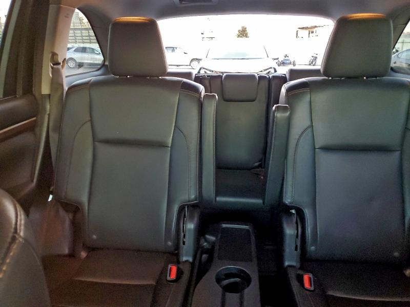 Фото 10 - TOYOTA HIGHLANDER