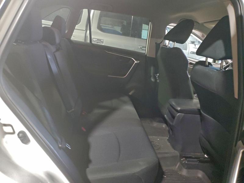 Фото 11 - TOYOTA RAV4