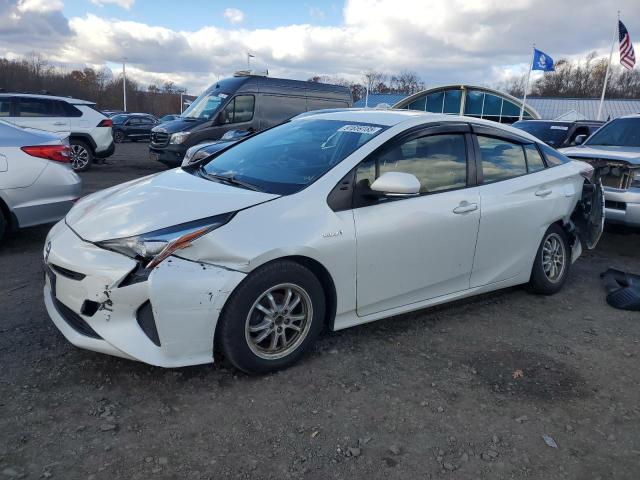 Фото 1 - TOYOTA PRIUS